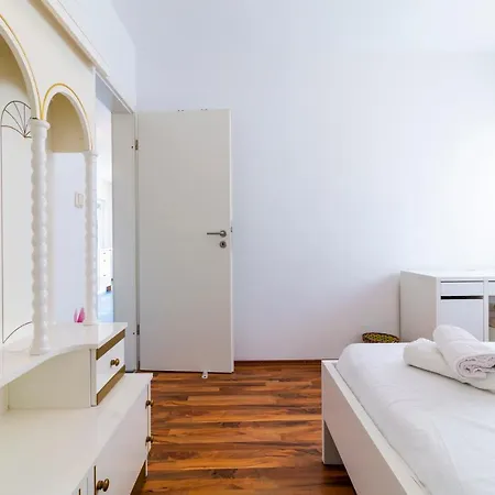 Daire Apartments Lacaleta