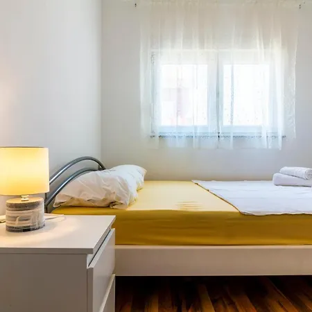 Daire Apartments Lacaleta