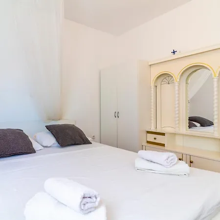 Daire Apartments Lacaleta *